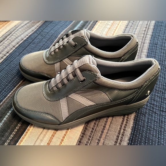 Get Fit Performance Platform by Grasshoppers athleisure shoe - Picture 2 of 3